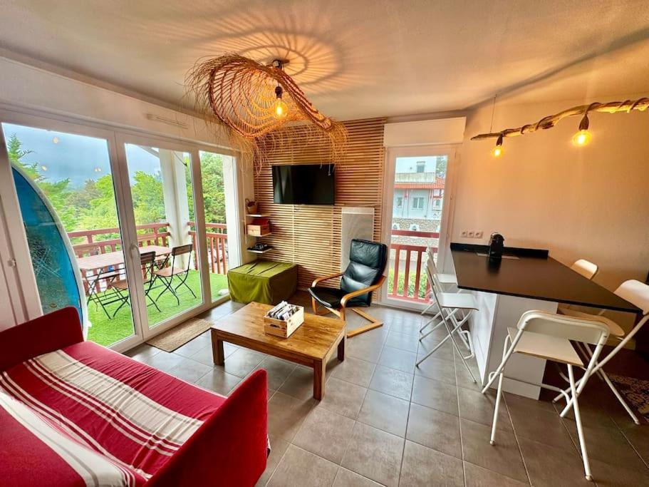 Grand Appartement - Piscine - Plage- Terrasse Saint-Jean-de-Luz Esterno foto